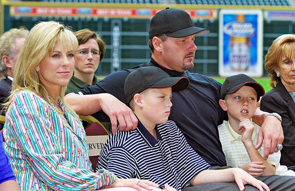 Roger Clemens' Family Offers Him One-Year, $10 Million Contract