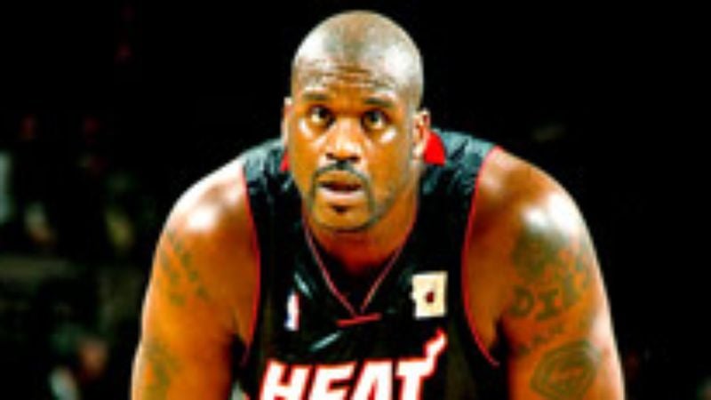 Shaquille O'Neal Stands Flat-Footed Under Basket For Entire Game