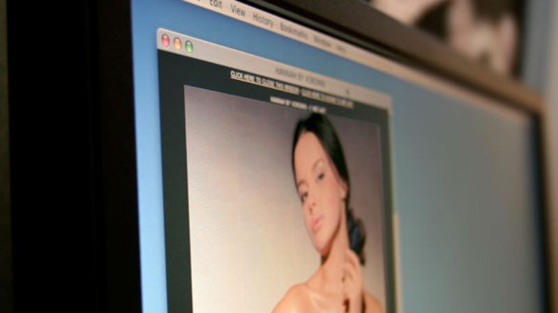 Naked Woman Picture Gains Popularity On Internet