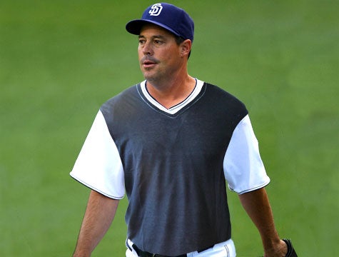 Greg Maddux Wears Sweater-Vest To Mound