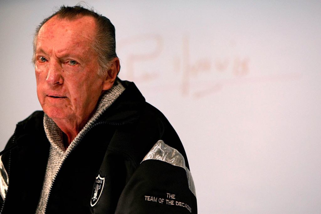 Al Davis Dies Alone Surrounded By Closest Friends