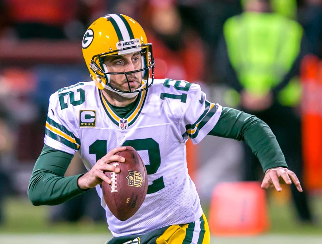 Breaking: Packers Fear Aaron Rodgers Fractured Shoulder Chip