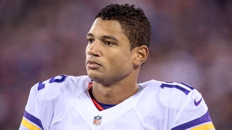 Josh Freeman Takes On Leadership Role To Help Vikings Find Franchise Quarterback