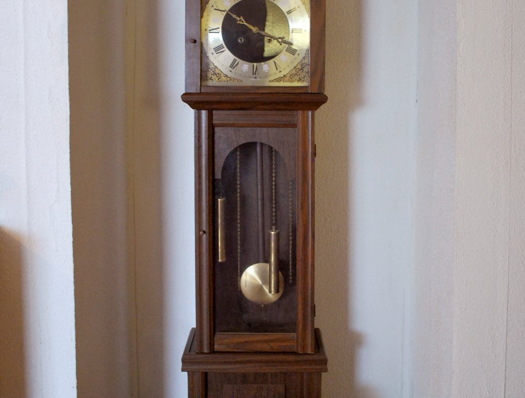 Grandfather Clock Does Loop-The-Loop With Pendulum When No One Looking