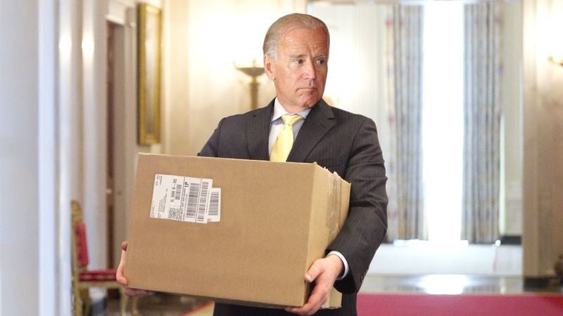 Biden Gets Grow Light Delivered To White House Under Fake Name