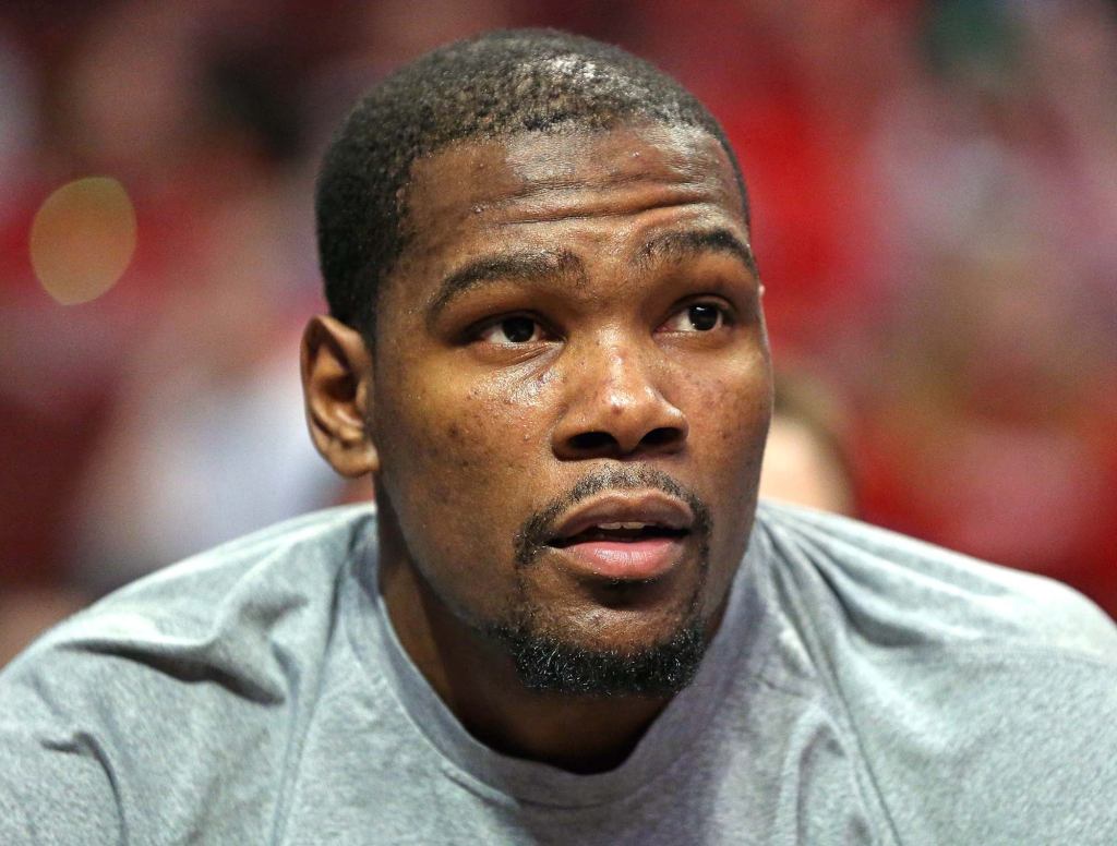 Doctor Informs Kevin Durant He'll Never Dunk Again Without Cane