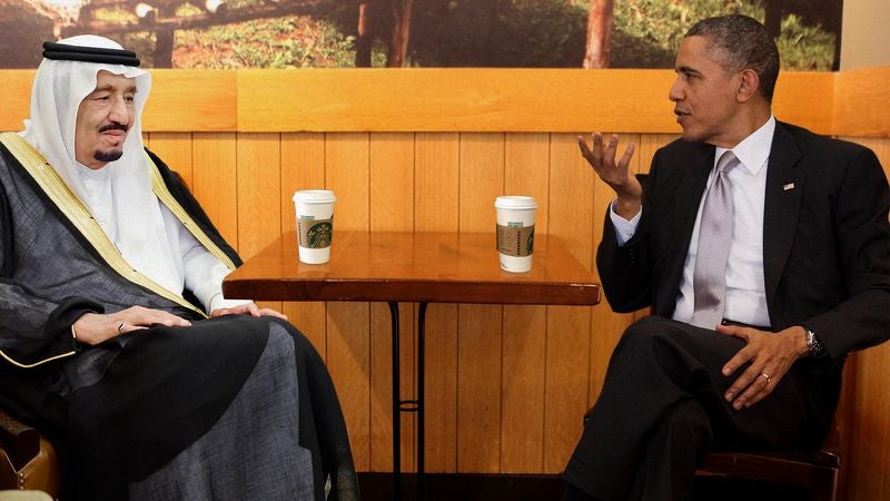 Obama Hosts Diplomatic Talks At Starbucks While Oval Office Carpet Cleaned