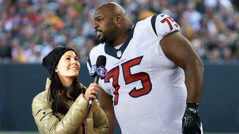 Report: Look How Big Player Is Next To Sideline Reporter