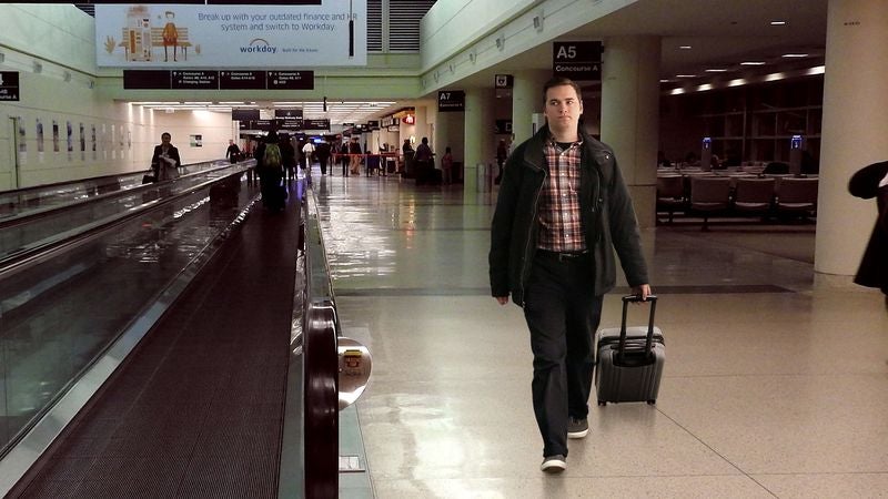 Man Who Skipped Airport’s Moving Walkway Immediately Realizes What An Arrogant Fool He’s Been