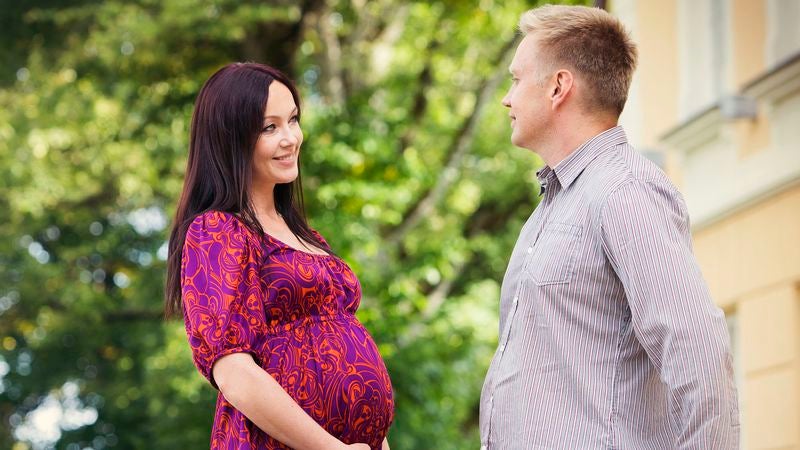 Man Holding Hands With Pregnant Woman Must Have Weird Fetish