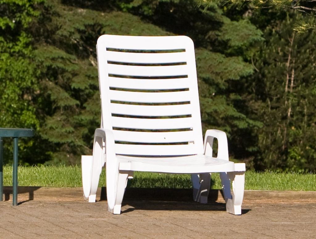 Kinky Lawn Chair Likes Leaving Woman With Marks All Over Her Legs