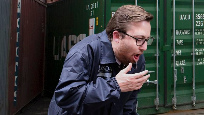 Rookie USDA Agent Vomits After Seeing First Rotten Orange