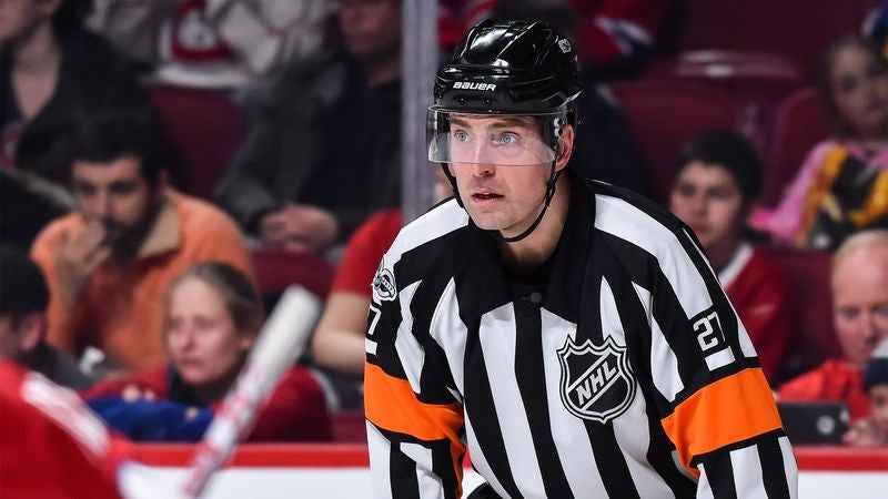 Ref Quietly Asks Penguins Players If He Can Have A Go At Hoisting Stanley Cup