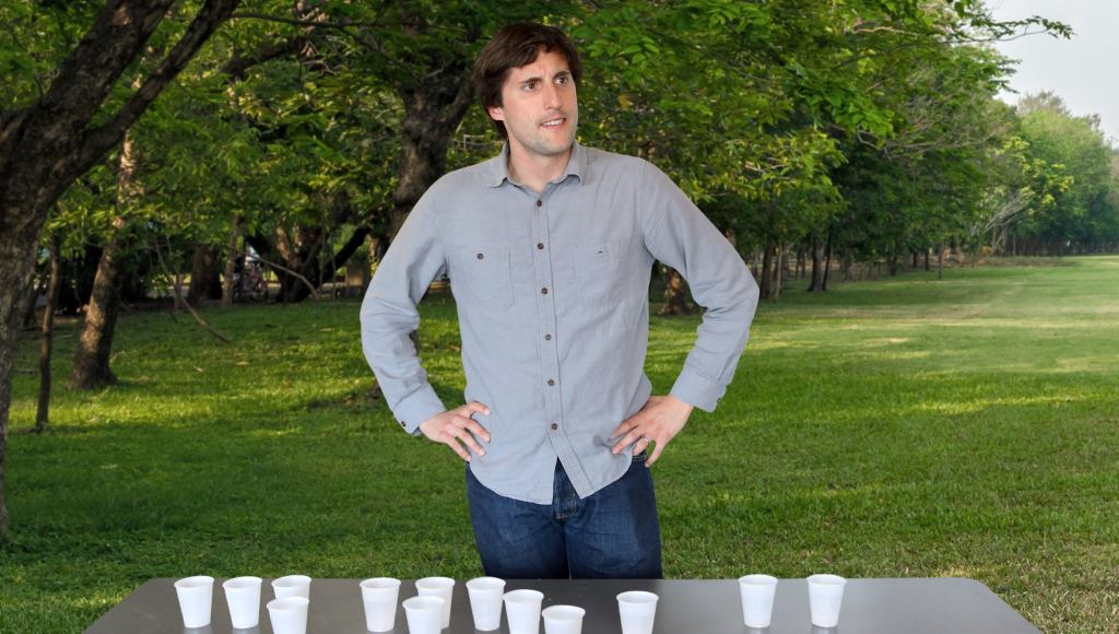 Man At Park Who Set Up Table Full Of Water Cups Has No Idea How Passing Marathon Runners Got Impression They Can Take Them