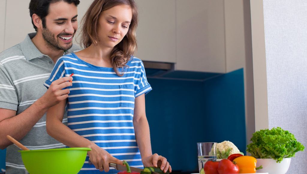 ‘Cooking Together Is So Fun,’ Says Man Correcting Girlfriend’s Every Knife Cut