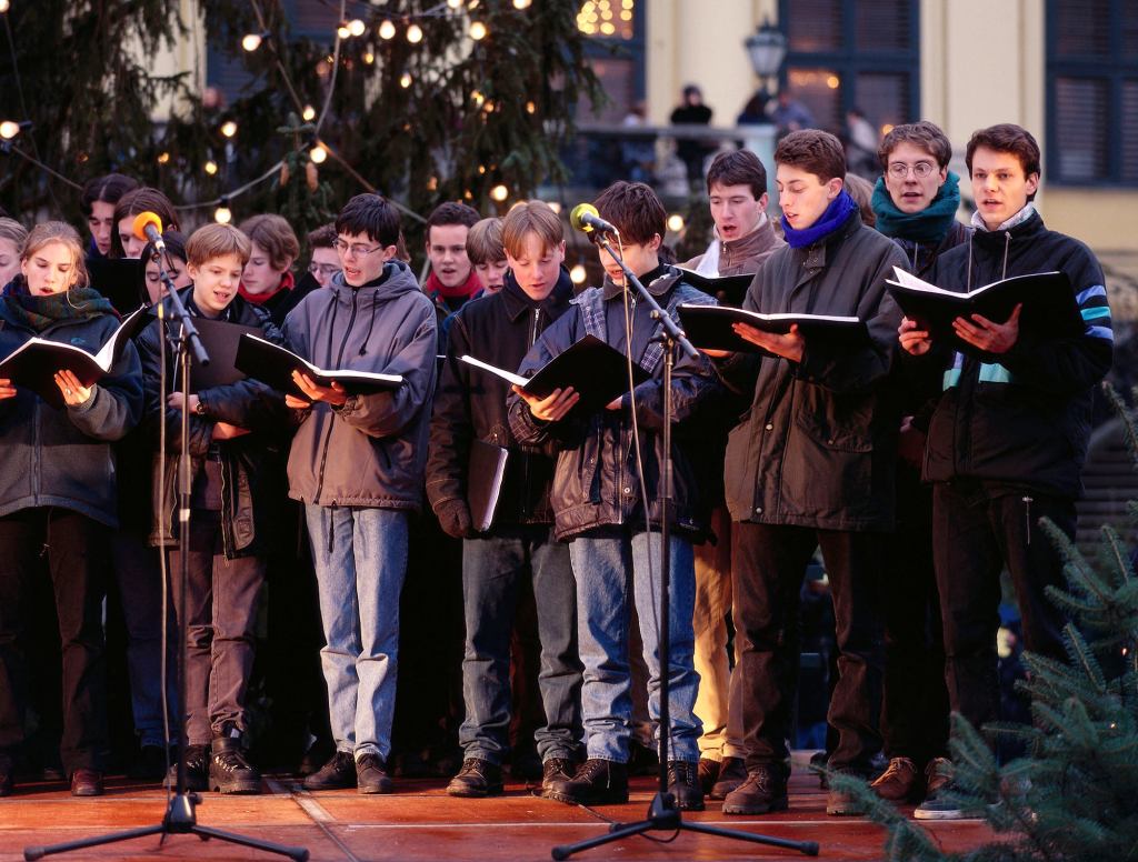 Fourth Verse Of Christmas Carol Gets Super Religious