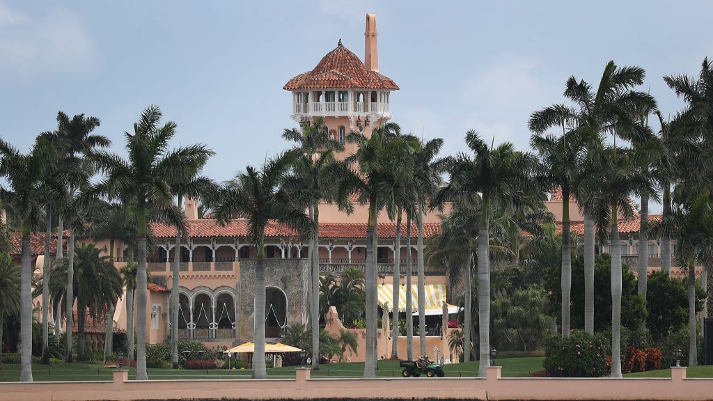 Mar-A-Lago Staff Apologizes For Letting In Guest They Just Assumed Was High-Powered Lobbyist Trying To Buy Influence