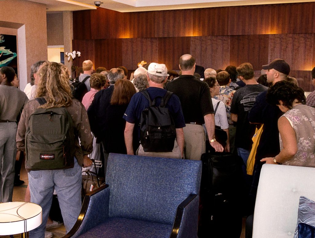 Dozens Of Panicked Mar-A-Lago Guests Crowd Front Desk To Check Out After FBI Agents Spotted At Hotel