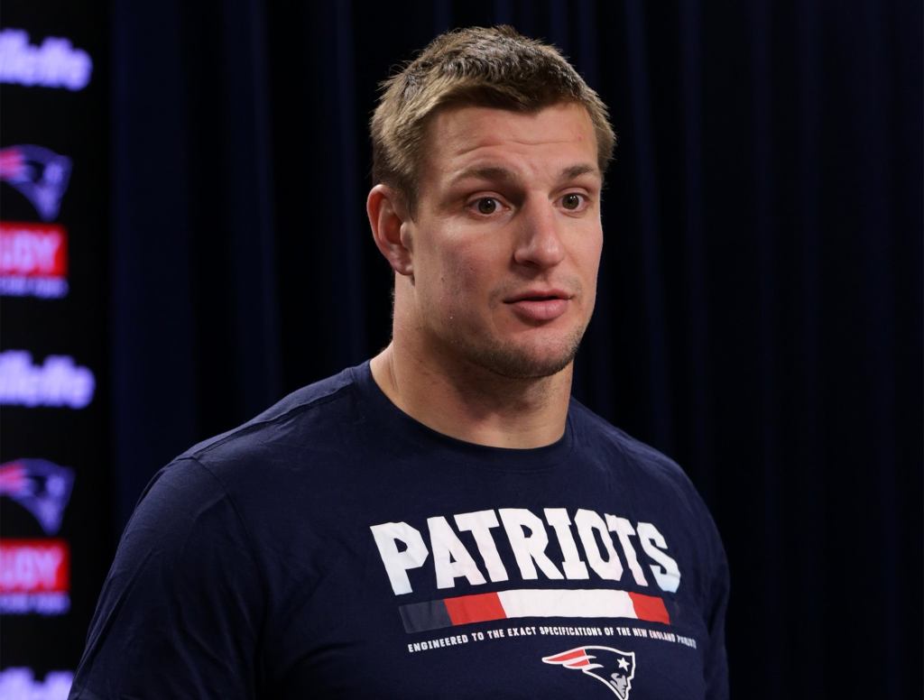 Rob Gronkowski Informs Patriots He’s Considering Retirement