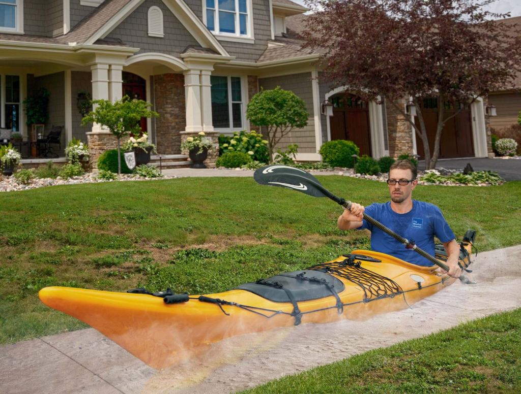 Weather Channel Correspondent Paddling Boat Through Melted Sidewalk To Show Off Extent Of Heat Wave