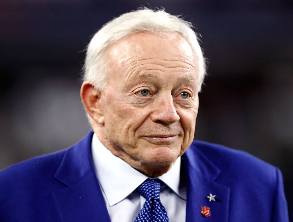 Cowboys Team Doctor Breaks News That Mentally Deteriorating Jerry Jones Will Soon Be Unable To Recognize Single Player On Roster