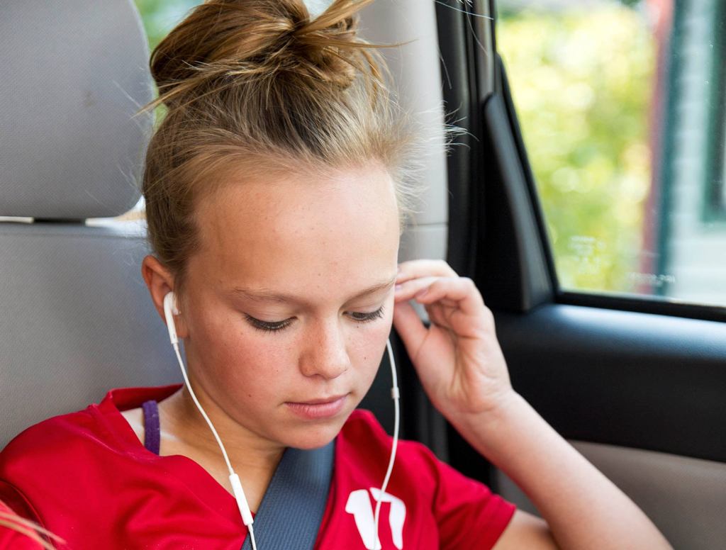 Report: Katelyn To Keep Her Headphones In During Entire 2-Hour Drive To Soccer Game