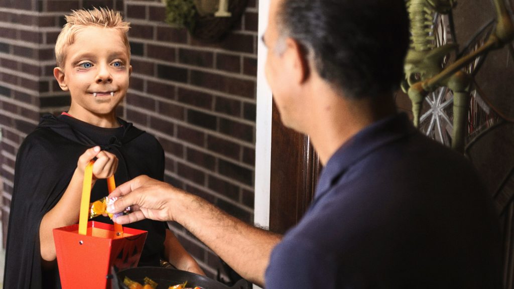 Man Asks Every Trick-Or-Treater If They’re The Real Dracula Just In Case