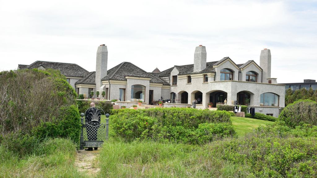 New York Quickly Builds Thousands Of Emergency Hamptons Mansions To Shelter Wealthy