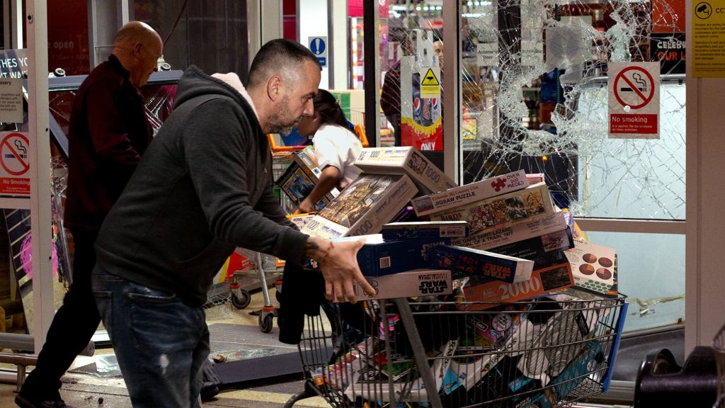 Violently Bored Americans Begin Looting Puzzle Stores