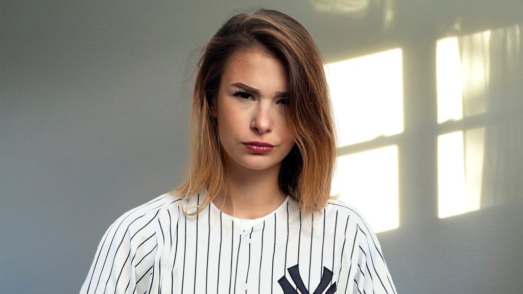 Female Yankee Fan Tired Of Having To Prove She Genuine Asshole