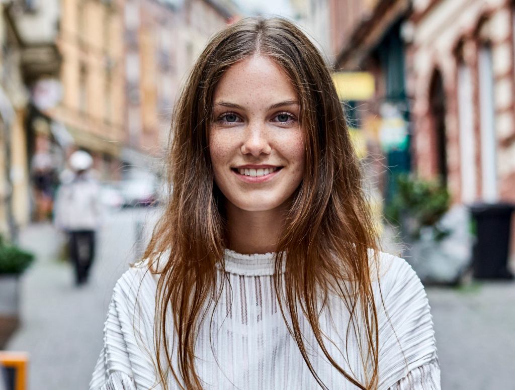 Woman Who Kind Of Looks Like Anna Kendrick Not Sure What To Do With This Power