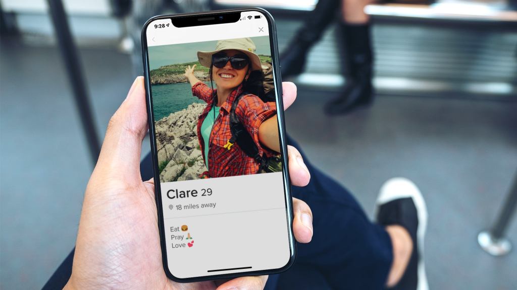 Onlookers Realize Beauty Of Love Again After Seeing Dead-Eyed Man Swiping Right On Every Tinder Profile