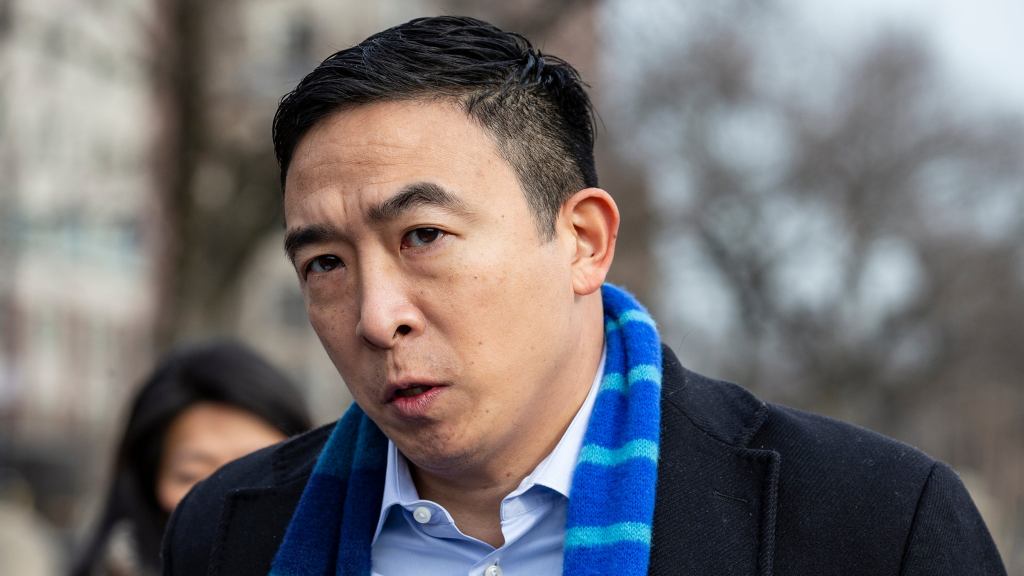 Andrew Yang Leading NYC Mayoral Race After Flipping Off Residents And Telling Them To Suck His Dick