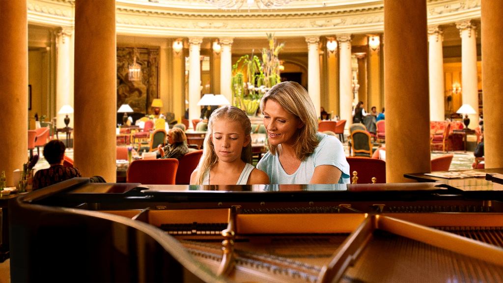 Upscale Restaurant Boasts Live Piano Lessons