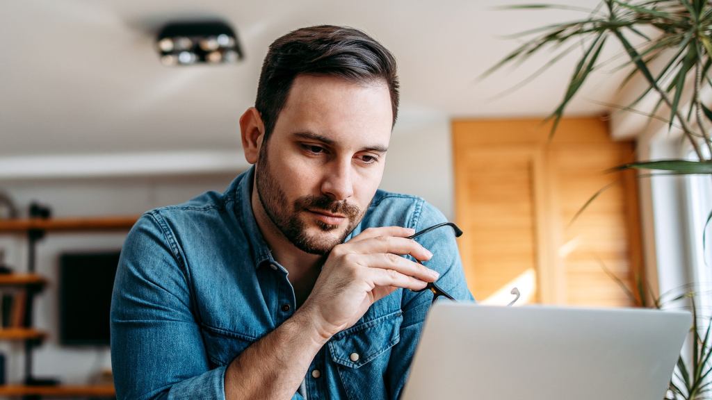 Reporter Who Found 3 Angry Tweets About Issue Guesses That’s An Article Right There