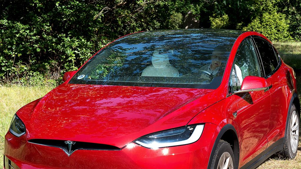 Tesla Blames User Error For Car Sealing Off Windows, Suffocating Owner Alive