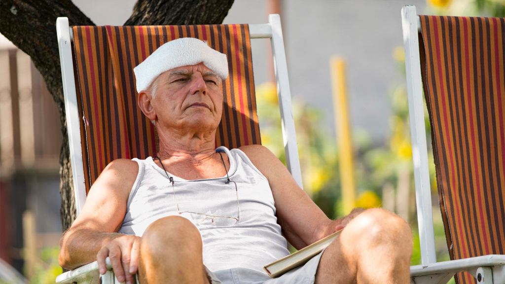 Experts Warn Heat Wave Could Lead To Huge Surge In Shirtless Italian Grandpas With Wet Washcloths On Head