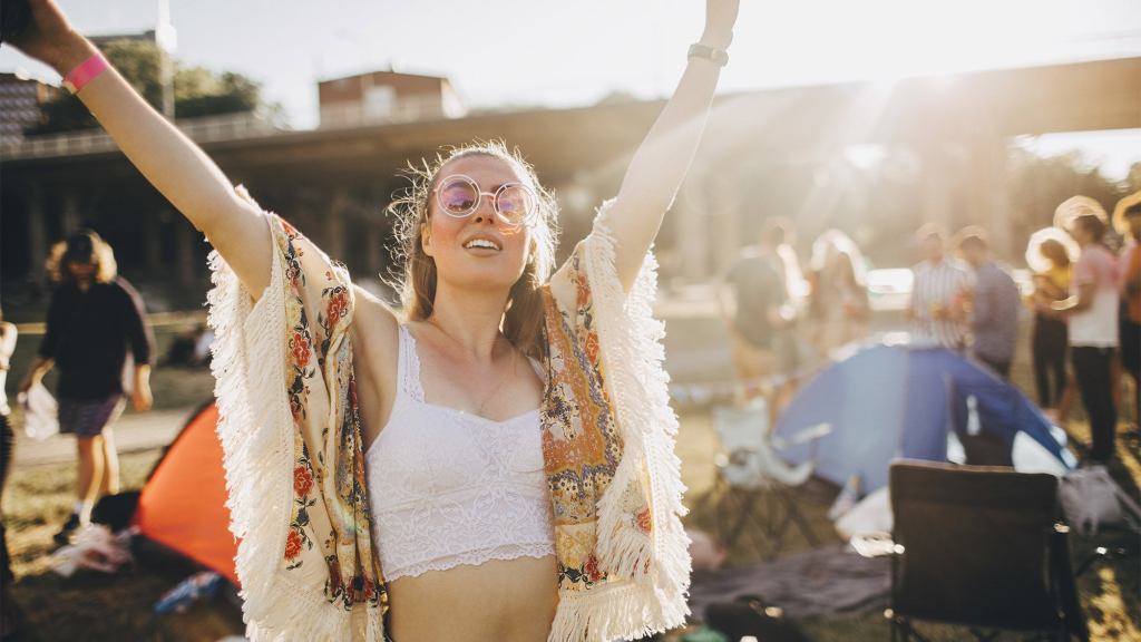 Music Festival Attendee Loves The High You Get From Mixing Ecstasy With Heatstroke