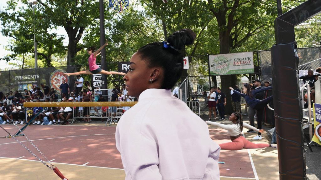 Simone Biles Drops In On Pickup Gymnastics Meet In Rucker Park