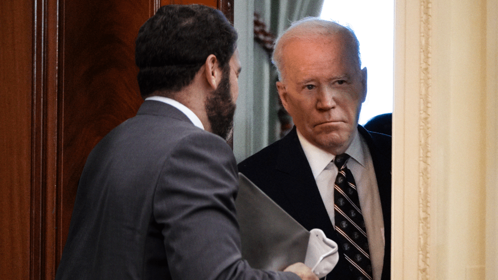 Aides Assure Biden That Putin Not Going To Appear Mid-Speech In Plume Of Smoke