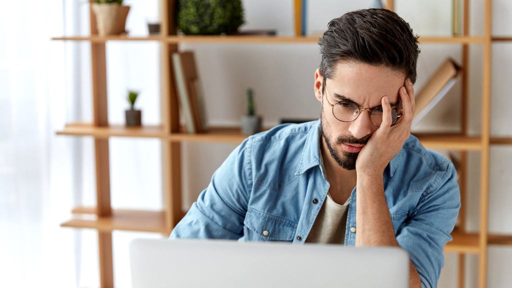 Embarrassed Man Frantically Clears Search History After Googling Jets’ Playoff Chances