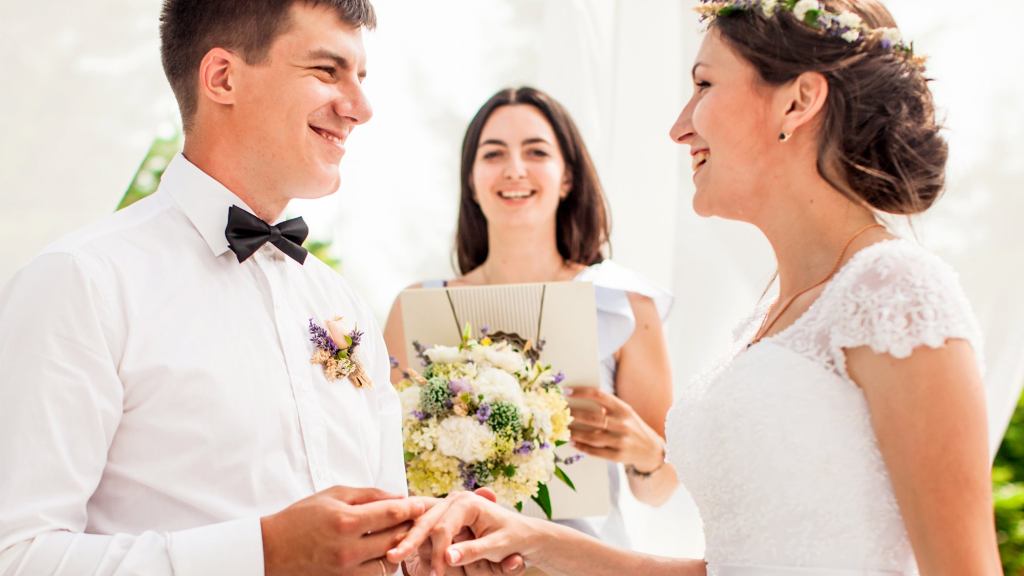 Tips For Officiating A Wedding