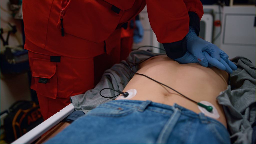 Medic Performing CPR On Dead Guy Puts On Whole Show For Family Watching