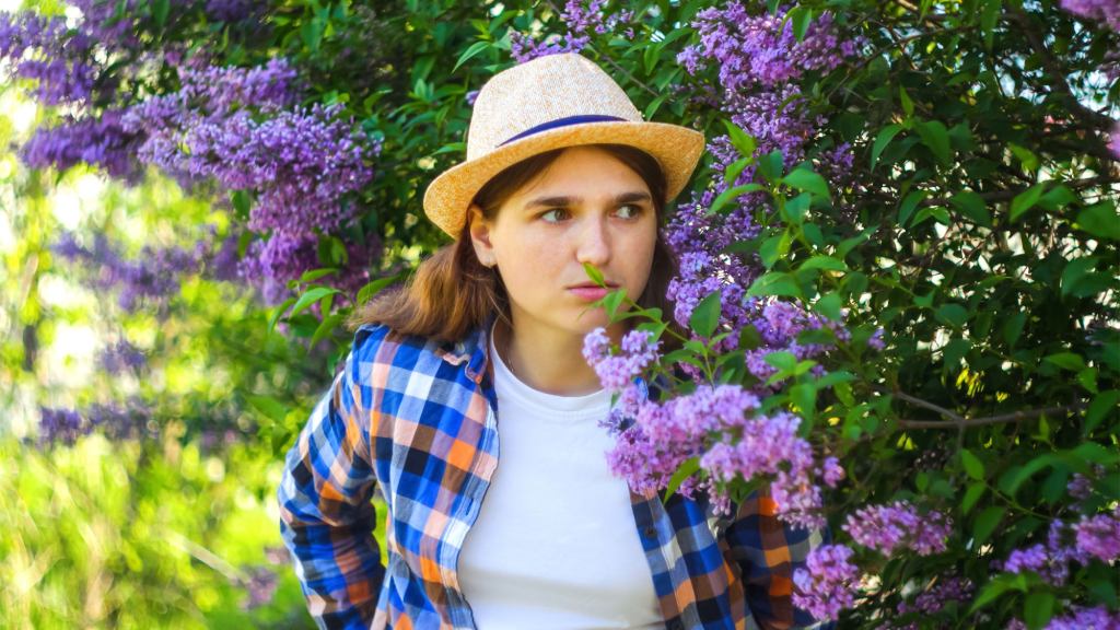 Ornithologist Pretends Not To Recognize Bird She Knows From Work