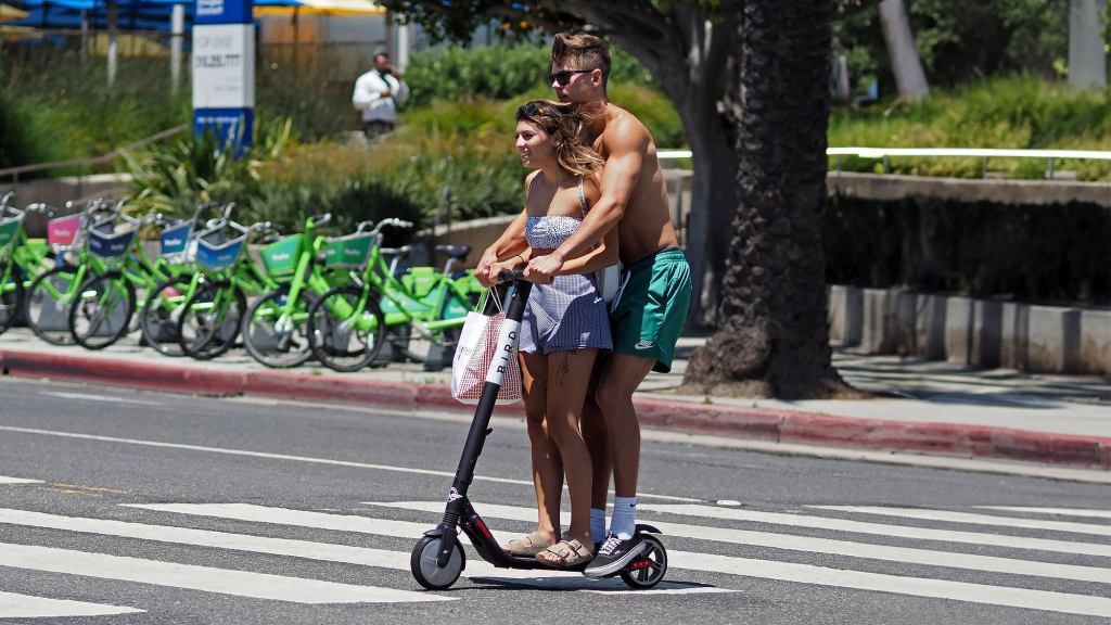 Report: You Will Never Find Love Like 2 Teens Sharing Electric Scooter