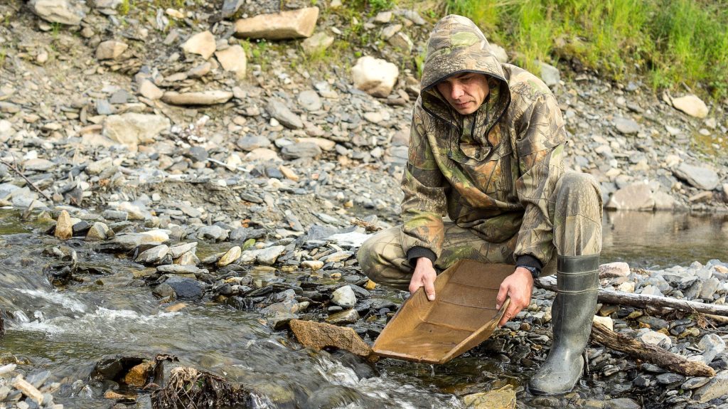 California Prospectors Rush To Midwest To Pan For Water