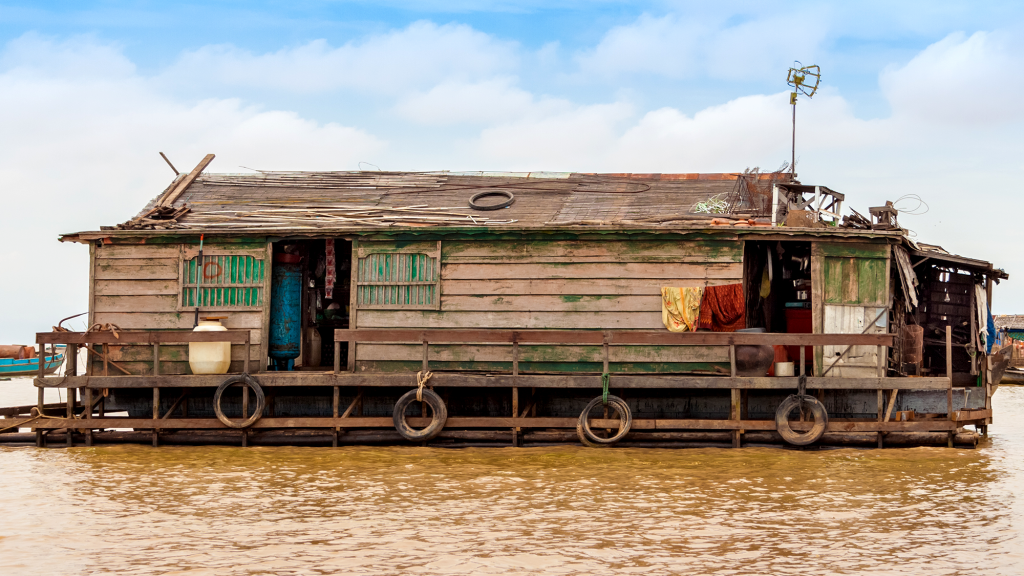 Cool Houseboat!