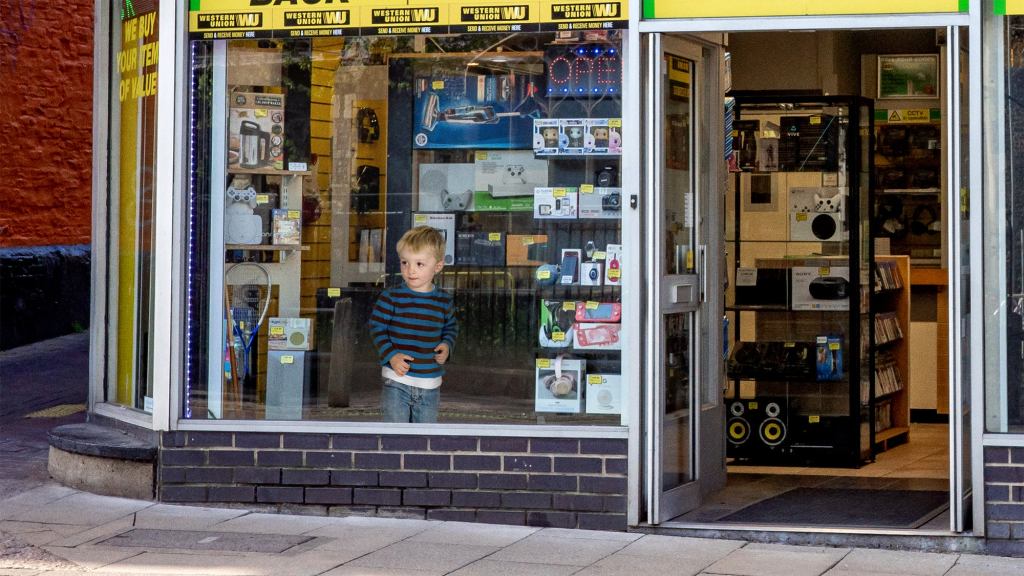 Pawn Shop Has Kid In The Window