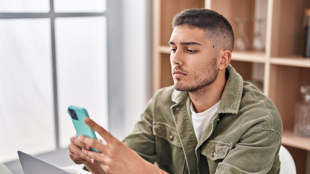 Unemployed Friend Really Blowing Up College Group Chat