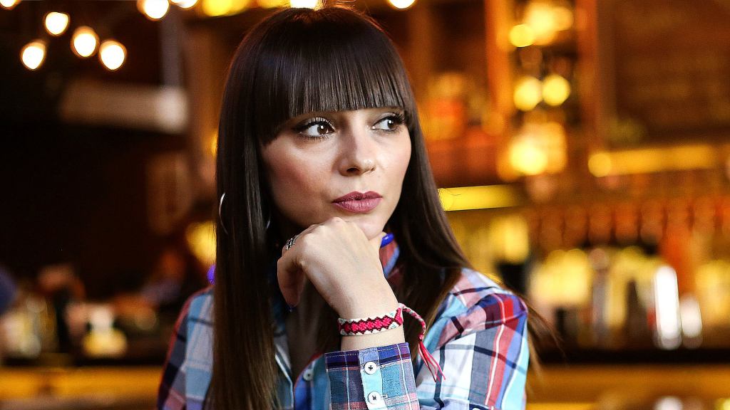 Friendship Bracelet Flashed At Bar To Repel Anyone Seeking Platonic Companionship